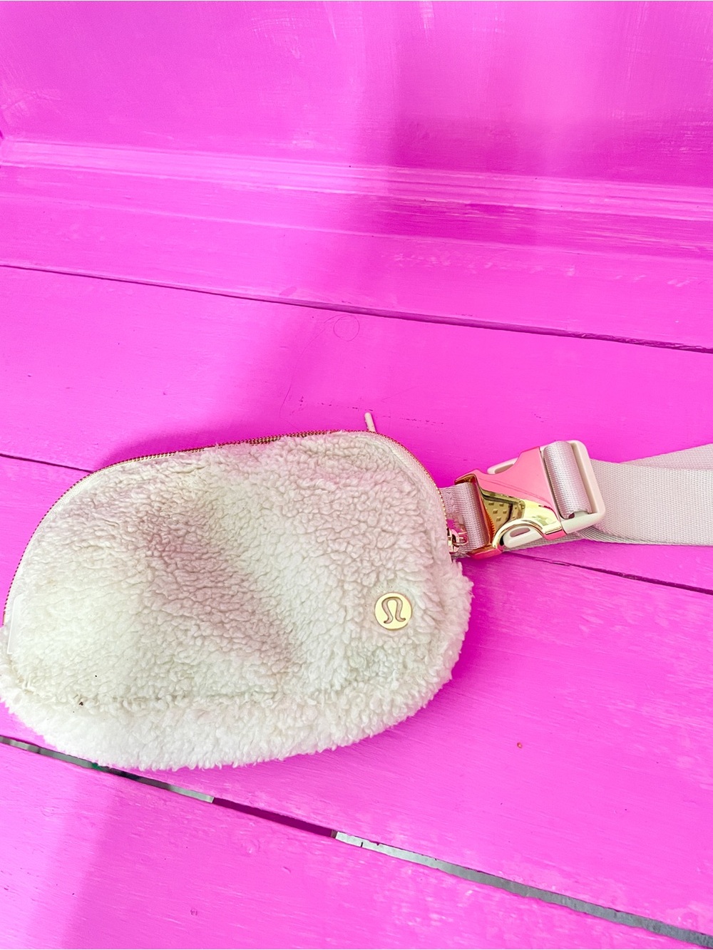 lululemon athletica Cream Sherpa Crossbody Belt Bag with Gold Hardware - Picture 2 of 5